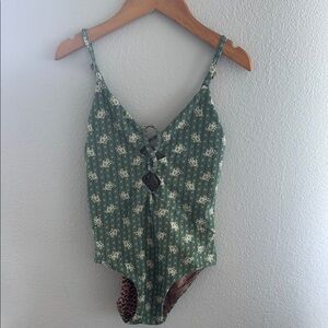 Acacia Swimwear Kids one piece in Green Floral XXL barely worn